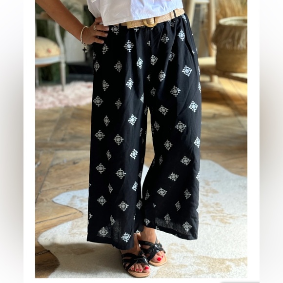 MADE IN ITALY Lightweight patterned linen effect pants with belt. - Picture 1 of 3